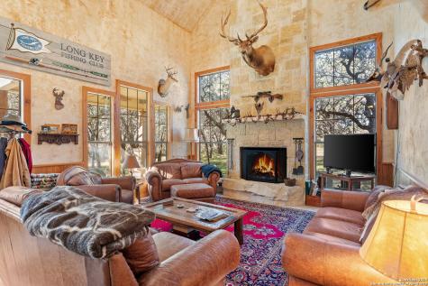 950 River Road Utopia TX 78884