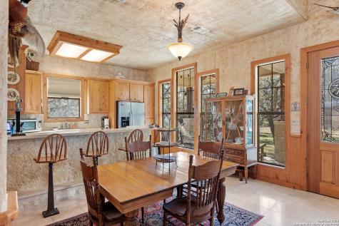 950 River Road Utopia TX 78884