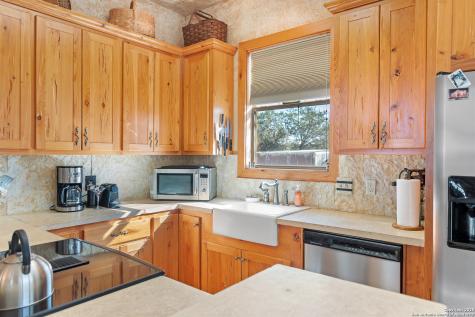 950 River Road Utopia TX 78884