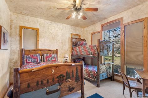 950 River Road Utopia TX 78884
