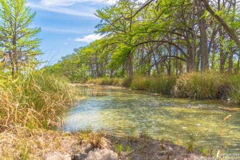950 River Road Utopia TX 78884