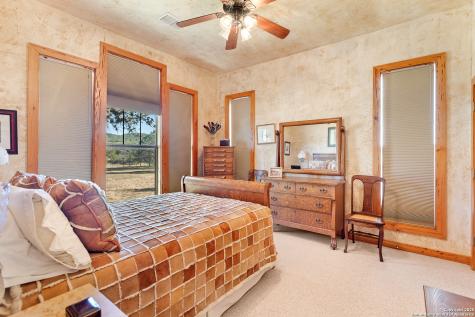 950 River Road Utopia TX 78884