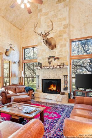 950 River Road Utopia TX 78884