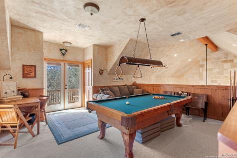 950 River Road Utopia TX 78884