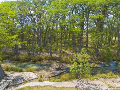 950 River Road Utopia TX 78884