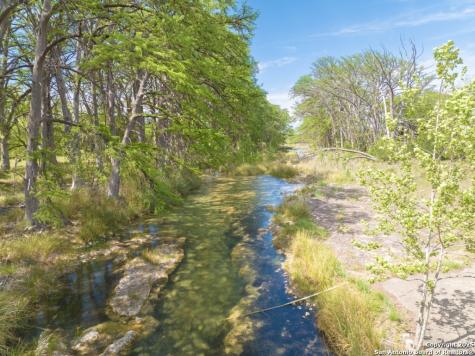 950 River Road Utopia TX 78884