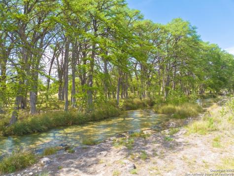 950 River Road Utopia TX 78884