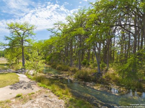 950 River Road Utopia TX 78884
