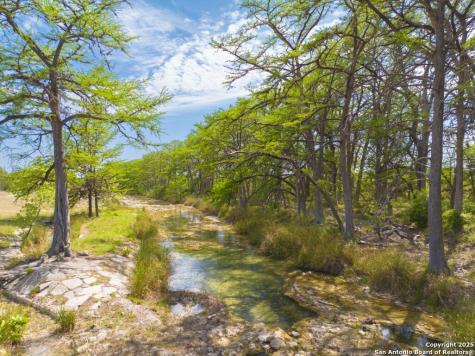950 River Road Utopia TX 78884