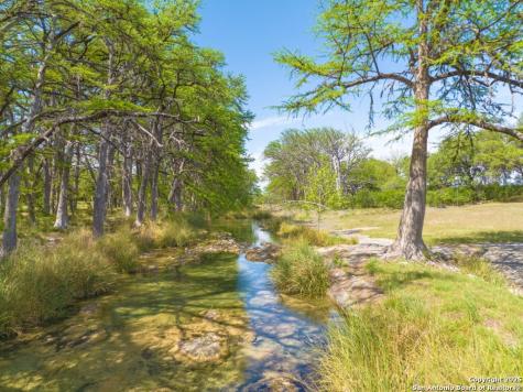950 River Road Utopia TX 78884