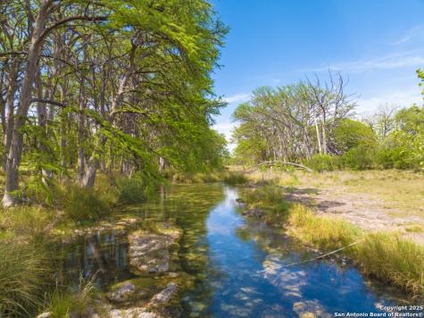 950 River Road Utopia TX 78884