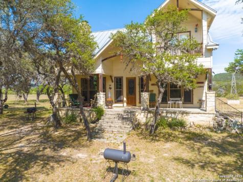 950 River Road Utopia TX 78884