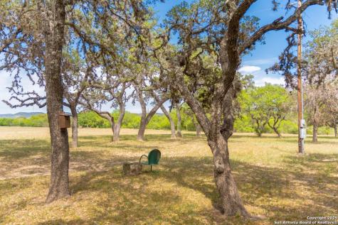 950 River Road Utopia TX 78884