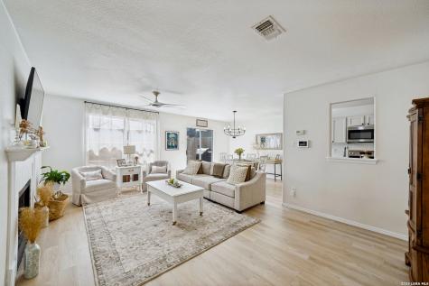 6073 Bantry Bay San Antonio TX 78240