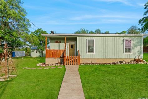 1214 London Street Castroville TX 78009