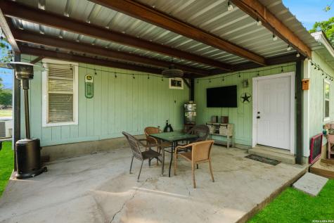 1214 London Street Castroville TX 78009
