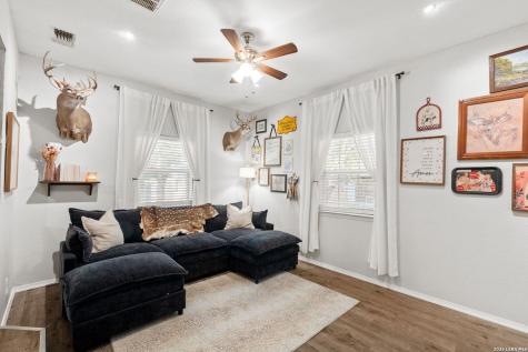 1214 London Street Castroville TX 78009