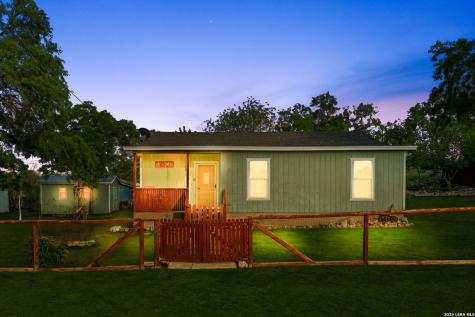 1214 London Street Castroville TX 78009