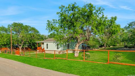 1214 London Street Castroville TX 78009