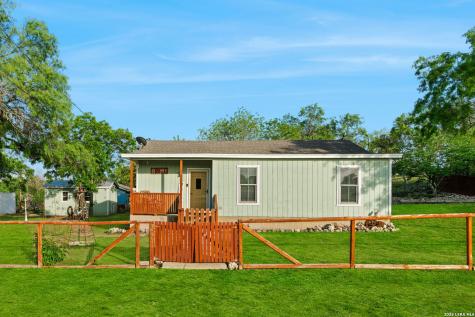 1214 London Street Castroville TX 78009