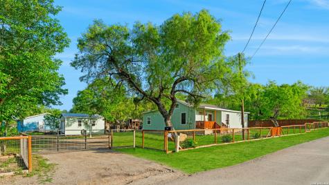 1214 London Street Castroville TX 78009
