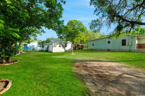 1214 London Street Castroville TX 78009