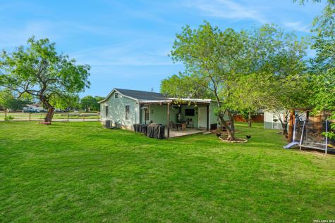 1214 London Street Castroville TX 78009