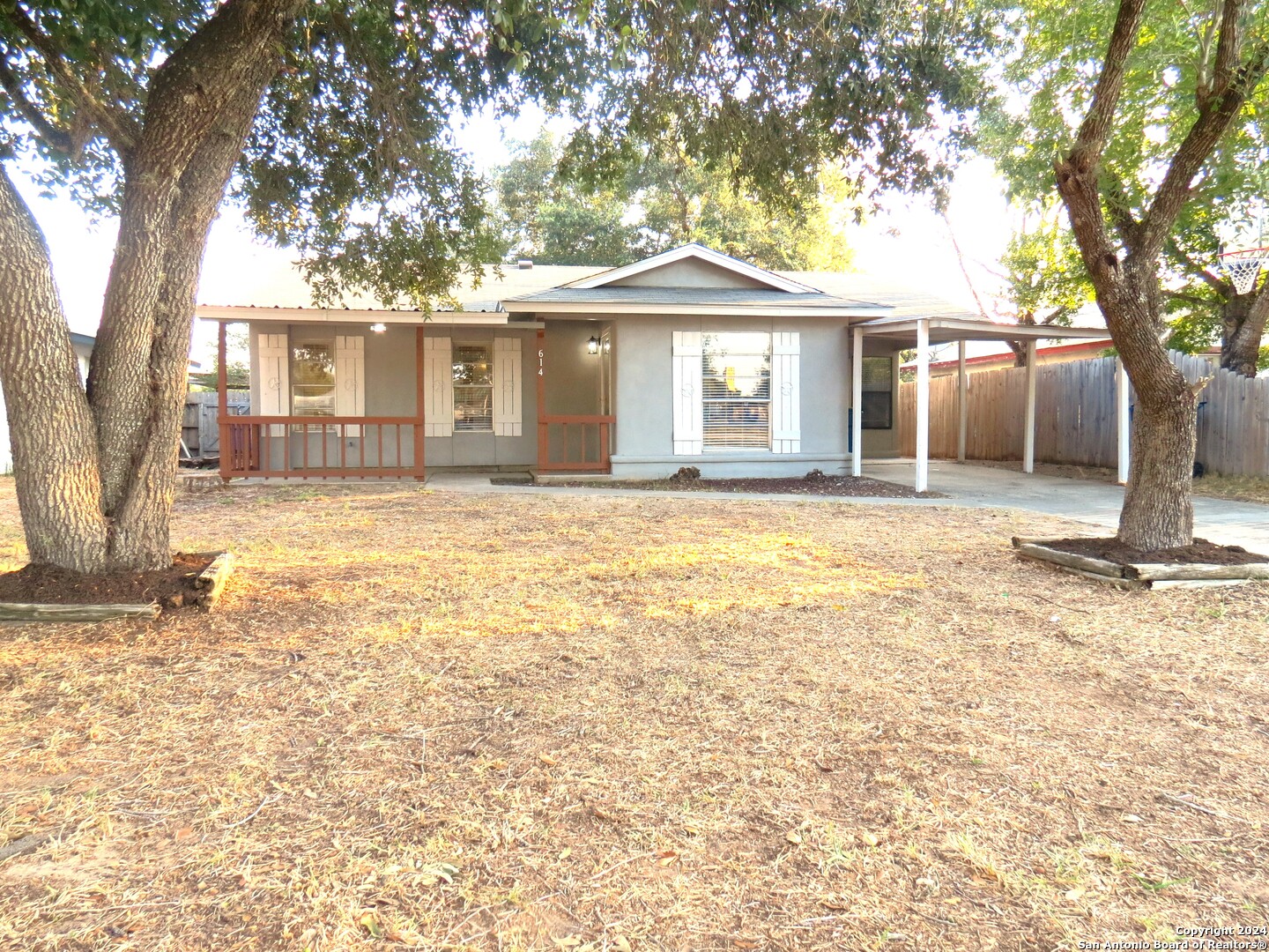 614 Crockett Street Pleasanton TX 78064