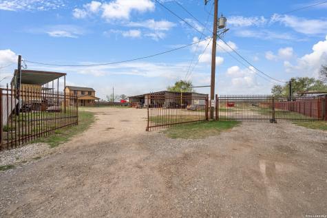 18883 Lagloria Road Elmendorf TX 78112