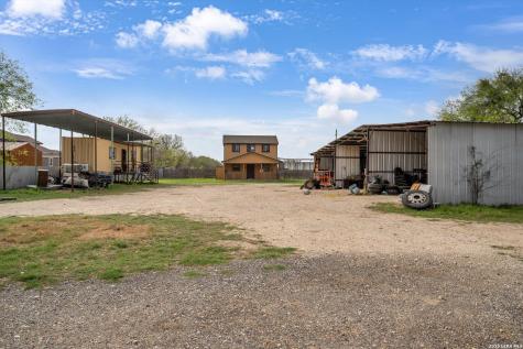 18883 Lagloria Road Elmendorf TX 78112