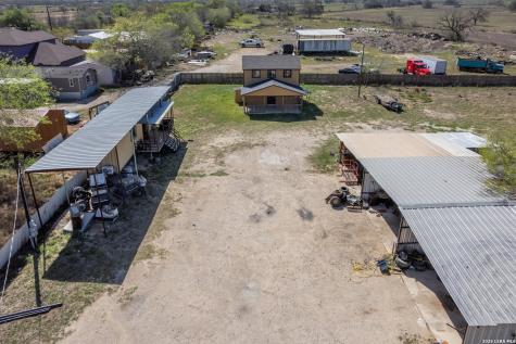 18883 Lagloria Road Elmendorf TX 78112