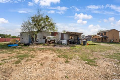 18883 Lagloria Road Elmendorf TX 78112