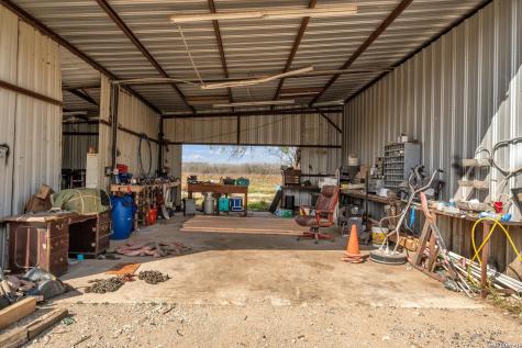 18883 Lagloria Road Elmendorf TX 78112