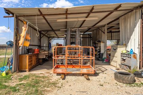 18883 Lagloria Road Elmendorf TX 78112