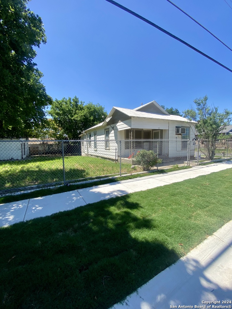 909 N Navidad Street San Antonio TX 78207