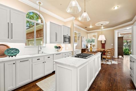 2 Chatsworth Way San Antonio TX 78209