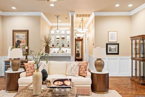 2 Chatsworth Way San Antonio TX 78209