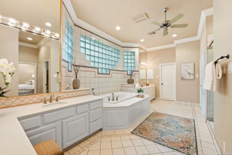 2 Chatsworth Way San Antonio TX 78209