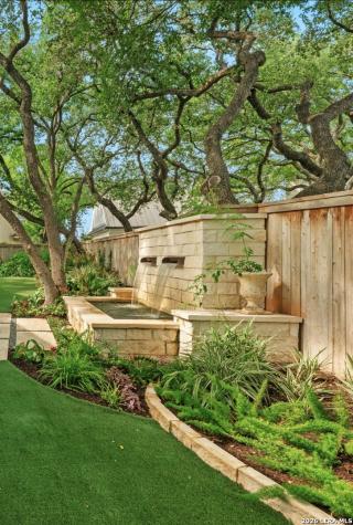 2 Chatsworth Way San Antonio TX 78209