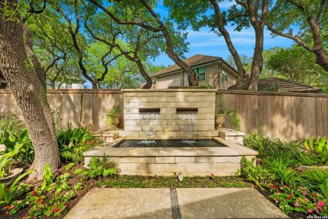 2 Chatsworth Way San Antonio TX 78209