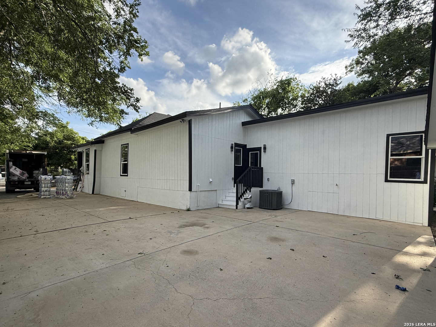 1719 W Houston San Antonio TX 78207
