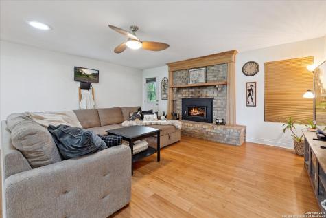 101 Cynthia Pleasanton TX 78064