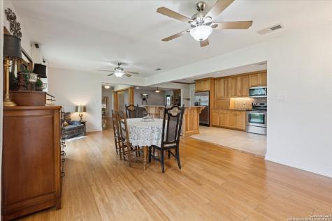 101 Cynthia Pleasanton TX 78064
