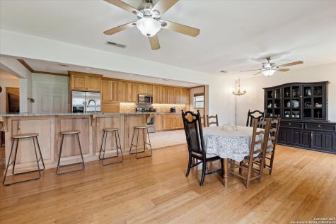 101 Cynthia Pleasanton TX 78064