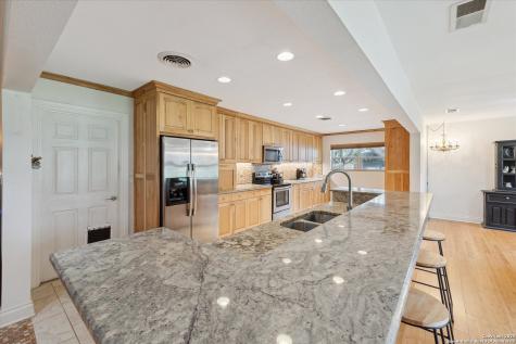 101 Cynthia Pleasanton TX 78064