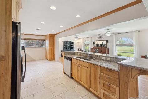 101 Cynthia Pleasanton TX 78064