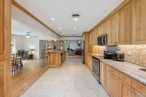 101 Cynthia Pleasanton TX 78064