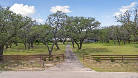 101 Cynthia Pleasanton TX 78064