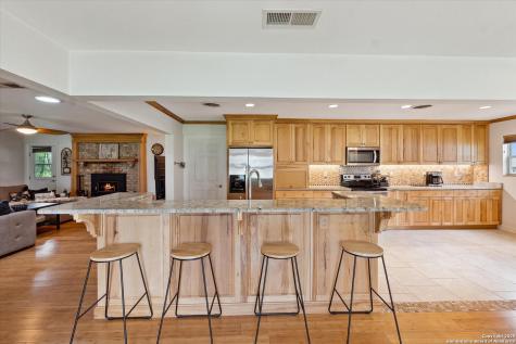 101 Cynthia Pleasanton TX 78064