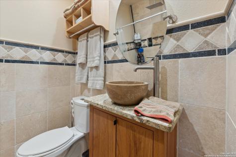 101 Cynthia Pleasanton TX 78064